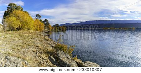 Beautiful Panoramic Scenery Of Lake Wakatipu Near Queenstown , South Island Of New Zealand