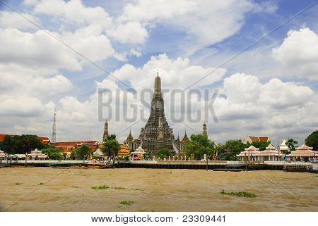 Wat Arun dal fiume Chao Praya
