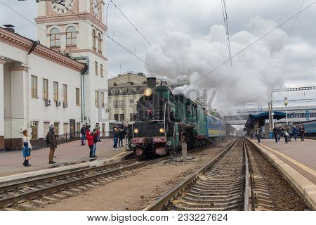 Kiev, Ukraine - October 14, 2017: Departure Of A Retro Locomotive With Soviet Symbols From The Centr