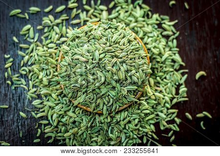 Raw Dried Fennel Seeds Or Variyali Or Foeniculum Vulgare In A Brown Plate On Wooden Surface.