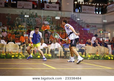 KUALA LUMPUR, MALAYSIA - MARCH 18: Azlan Iskandar, Malaysia (white) plays Aamir Atlas (Pakistan) in the quarterfinals of the CIMB KL Open Championship 2011. March 18, 2011 in Kuala Lumpur, Malaysia.
