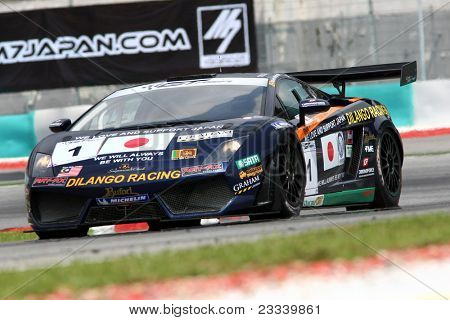 SEPANG - 17 czerwca: Dilantha Malagamuwa (1) Dilango wyścigów w Lamborghini trwa do utworów 