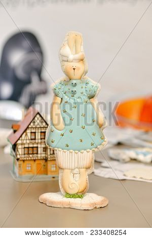 A Real Master Class On Painting Gingerbread And Cookies. Easter Lesson Baking. Easter Bunny Rabbit. 
