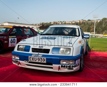 San Marino - Ott 21, 2017 : Ford Sierra Cosworth Rs 1986 In Old Racing Car Rally Historical Race