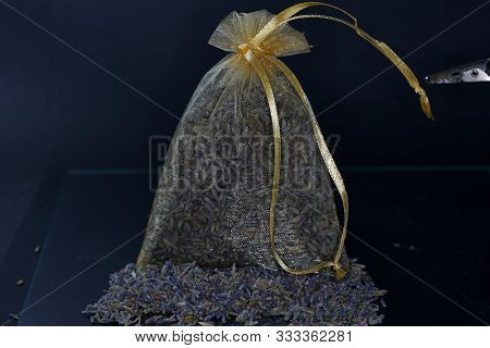 Thyme Is Very Good For Smoking Fish And Meat In Dried Condition And Is Packed In Sachets With Good F