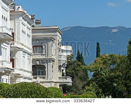 Livadiya, Crimea - 09/15/2019: Retinue Building Of The Livadia Palace. In 1911, A White Palace In Th