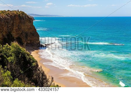 Pacific coast, sandy beach and the rest of the rock. Australia. Travel to the Southern Hemisphere Fabulous journey to Australia. 