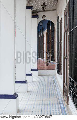 Tlacotalpan, Veracruz, Mexico- August 21, 2021: Corridor At The Exterior Of A Typical House In Tlaco