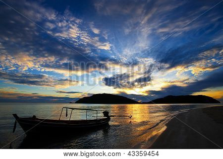 Rybář kolesový parník v Sunrise