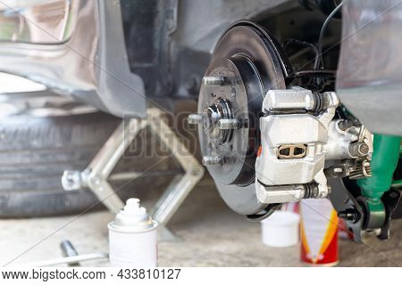 Rear Wheel Disk Caliper And Spray Paint Use Repair Disk Brake Plate Of Car Caliper For Rust Protecti
