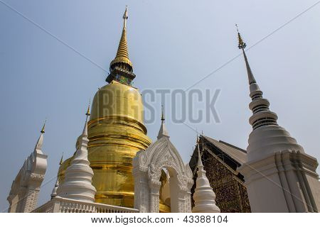 Chedi In Wat Suandok