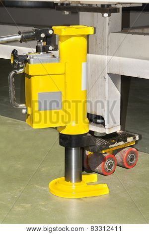 hydraulic floor jack lifting close up