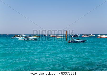 Pattaya, Thailand - December 31, 2014: Tourist Boat At Beach, In Ko Lan ( Larn Island ) On December