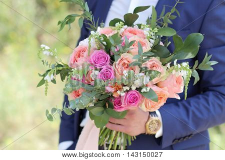 Beautiful Bridal Bouquet In Hands Of The Groom. Wedding Bouquet Of Peach Roses By David Austin,  Sin