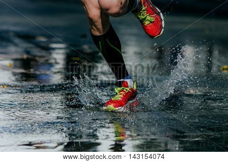 water splashes from under its running shoes men athlete running marathon
