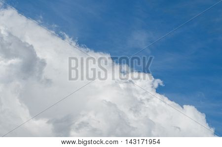Illustration of a summer sky of fluffy clouds.