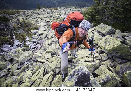Mountain instructor handed someone a helping hand to the top of the mountain.