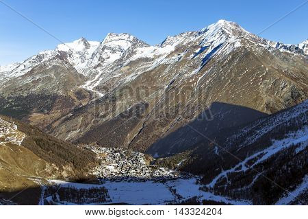 View of one of the most popular ski resort of Saas-Fee is located in the south of Switzerland, near mount Valpelline. He was surrounded by thirteen peaks over 4,000 meters high.