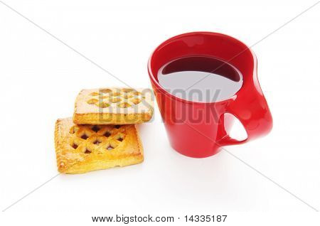 Tasse de thé et des biscuits frais sur table