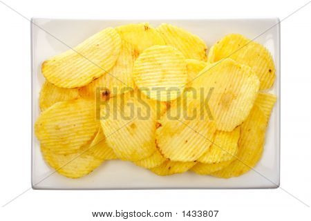 Croustilles dans une assiette