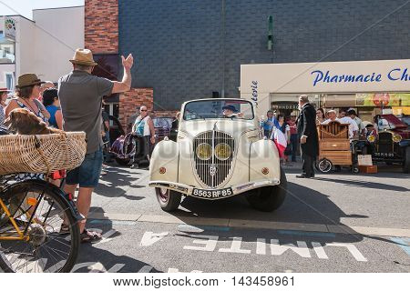Presentation In The Street Of Old Vintage Cars