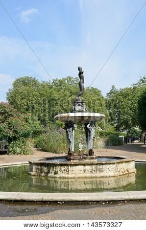 Hyde park Fountain depicting Diana the Huntress