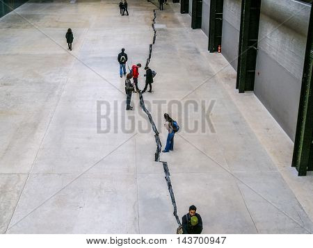 Tate Modern Turbine Hall In London (hdr)