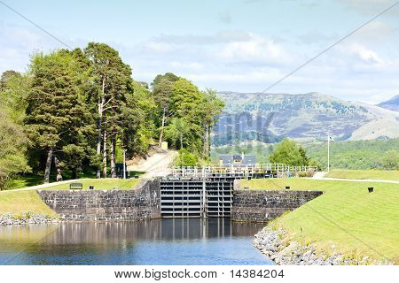 Laggan fechamentos no Canal de Caledonian, West Highlands, Escócia