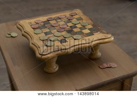 game of checkers - US cents VS euro cents