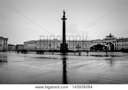 St. Petersburg, Palace Square, it is black the white