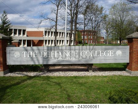 Defiance College Sign, Defiance College, Defiance, Oh, April 25, 2005