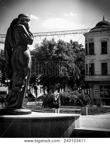 Poltava, Ukraine - May31, 2018: Peoples Live On The Street Of Poltava City At The Summer.