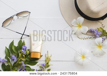 Natural Cosmetics For Skin Face Sunscreen Spf50 Sunglasses,hat Of Lifestyle Woman Relax Summer