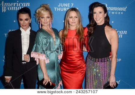LOS ANGELES - MAY 31:  Kyle Richards, Mena Suvari, Alicia Silverstone, Jennifer Bartles at the 