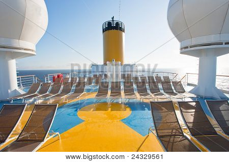 พื้นที่พักผ่อนบนดาดฟ้าด้านบนของถุง