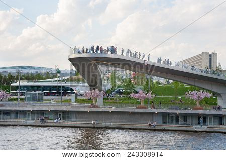 Moscow, Russia - May 17, 2018: Floating Bridge In Zaryadye Park. Zaryadye Park Is Landscape Urban Pa