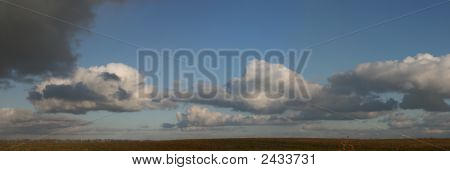 Panorama Hdr billede af overskyede himmel vidvinkel visning