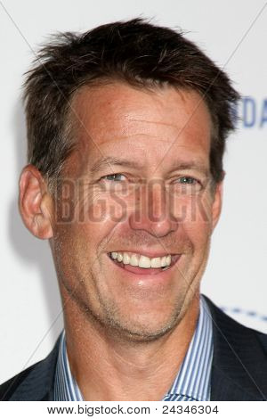 .LOS ANGELES - 14 października: James Denton przybywających na gali 