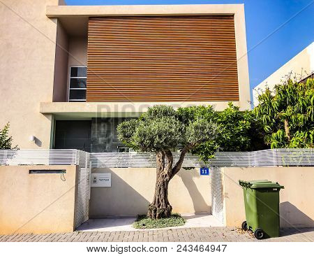 Rishon Le Zion, Israel - April 30, 2018: Private Modern Houses On The Streets In Rishon Lezion, Isra