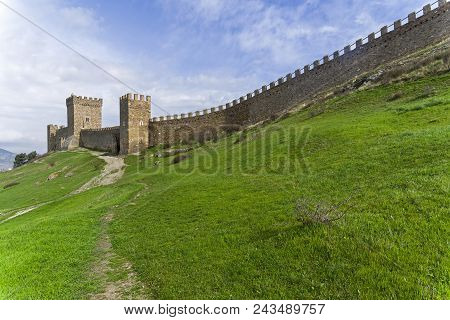 Genoese Fortress In Sudak, Crimea.the Citadel And The Wall Of The Upper Tier Of Defense. Early April