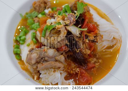 Khanom Jin Nam Ngiao
