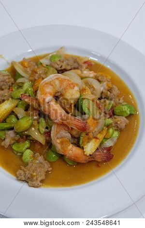 Stir-fried Twisted Cluster Bean With Shrimps