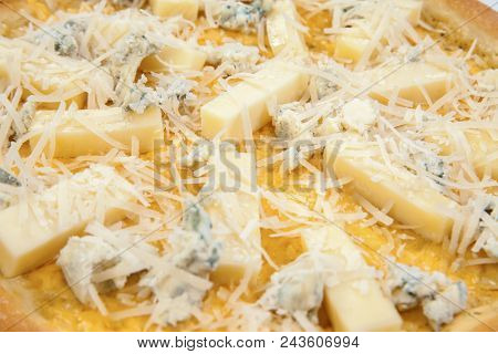 Classic Italian Pizza Four Cheese (blue Cheese, Mozzarella, Dorblu, Penicillium, Roquefort, Gorgonzo