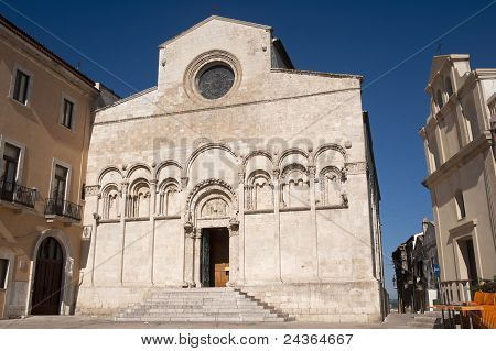 Termoli (campobasso, Molise อิตาลี) - ภายนอกวิหาร