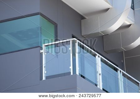 Construction Modern Style Aluminum Rail And Fall Protection
 Tempered Glass