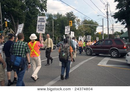 มหาวิทยาลัยเวสเทิร์นนตานัดหยุดงาน