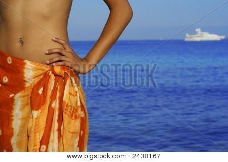 schlanke Frau im Sommer Strandurlaub