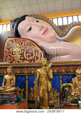 Penang, Malaysia - Sept 6, 2016: Lying Buddha Statue Of Wat Chaiya Mangkalaram Temple In Penang, Mal