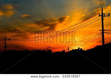 Silhouette Perumahan Disore Hari Yang Cerah Dengan Langit Berwarna Orange