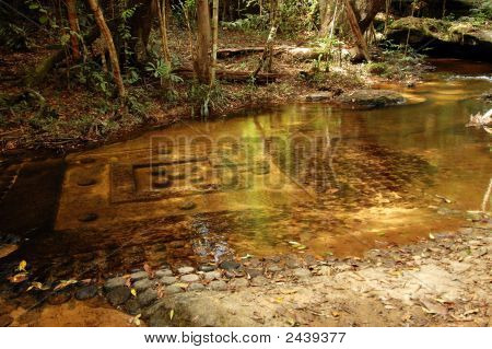 Pietra scolpita sotto acqua a Kbal Speana